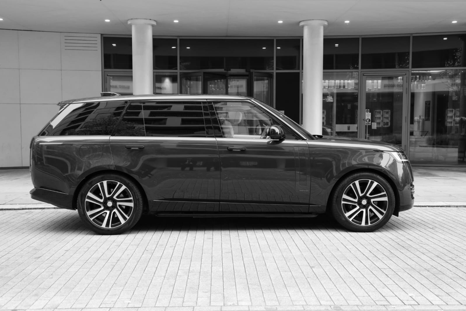 Trouv private family chauffeur Range Rover Autobiography